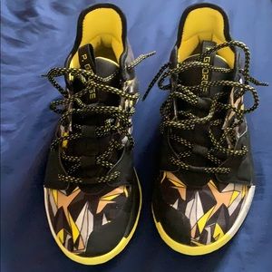 Paul George Basketball Shoes!! Just like new!!